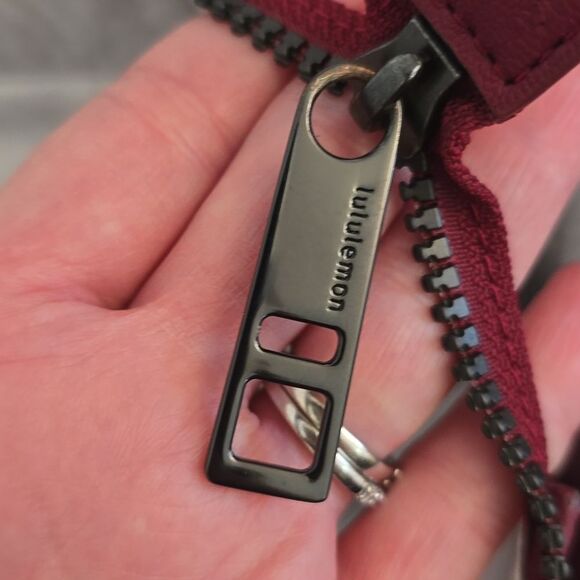 Lululemon Daily Essentials Everything Bag - Picture 9 of 17